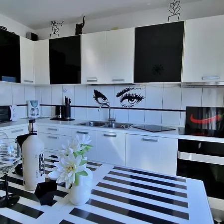 Appartement Black And White - 2 Bedrooms, Walk To The