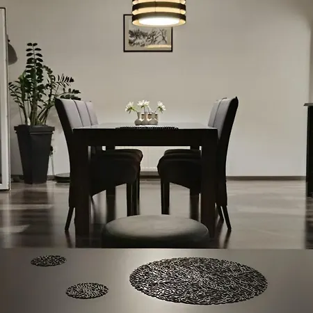 Black And White - 2 Bedrooms, Walk To The Appartement Duće