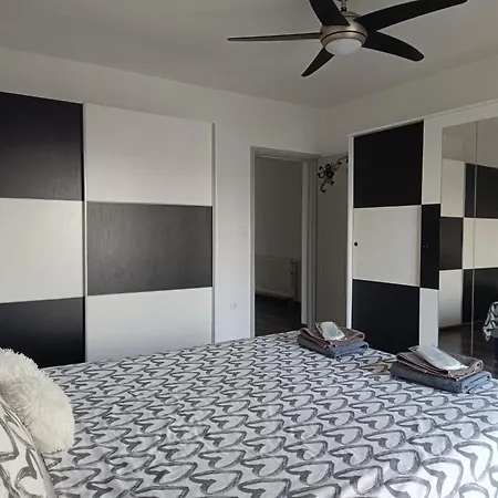 Black And White - 2 Bedrooms, Walk To The Appartement *