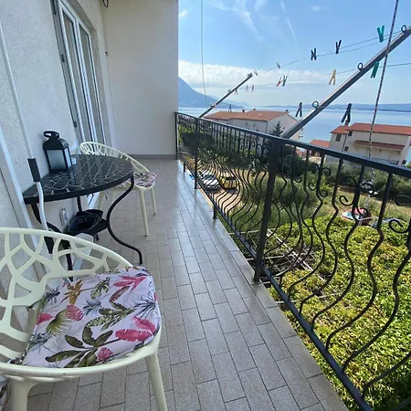 Apartment Black And White - 2 Bedrooms, Walk To The Duce